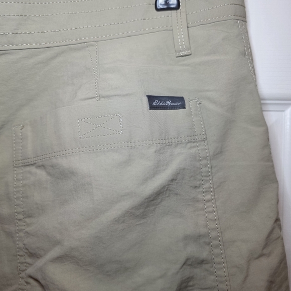 Eddie Bauer Shorts Adult 35 Beige Cargo Hiking Outdoors Pockets Mens - Picture 6 of 10